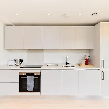 The South Wimbledon Hideout - Fancy 1Bdr Flat With Balcony Apartment London Exterior photo