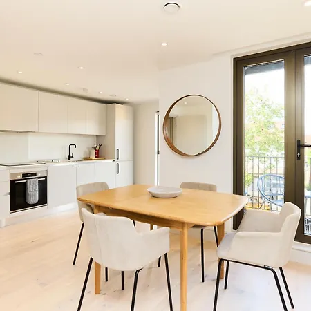 The South Wimbledon Hideout - Fancy 1Bdr Flat With Balcony Apartment London Exterior photo